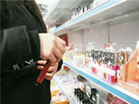 Tenta un furto in un supermercato: ora attende l’estradizione